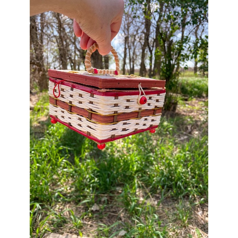 Vintage raffia straw Small Sewing Box Retro Red - Picture 2 of 15